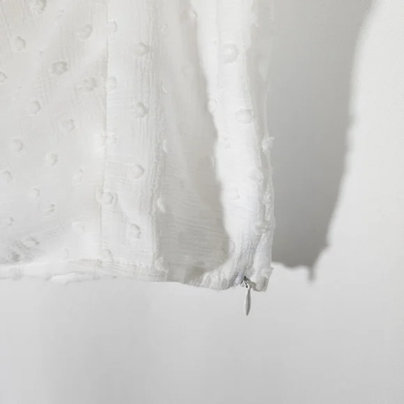 ✅️ Pretty Little Thing White Dobby Mesh Cup Detail Long Sleeve Crop Top - Picture 5 of 8